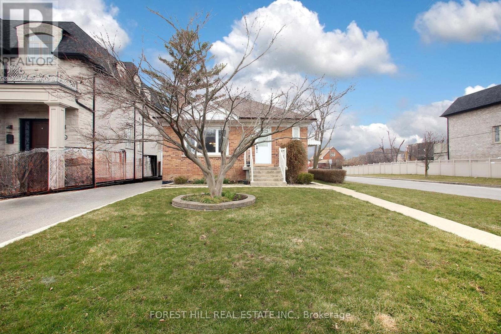 26 ALEXIS BOULEVARD, Toronto, Ontario