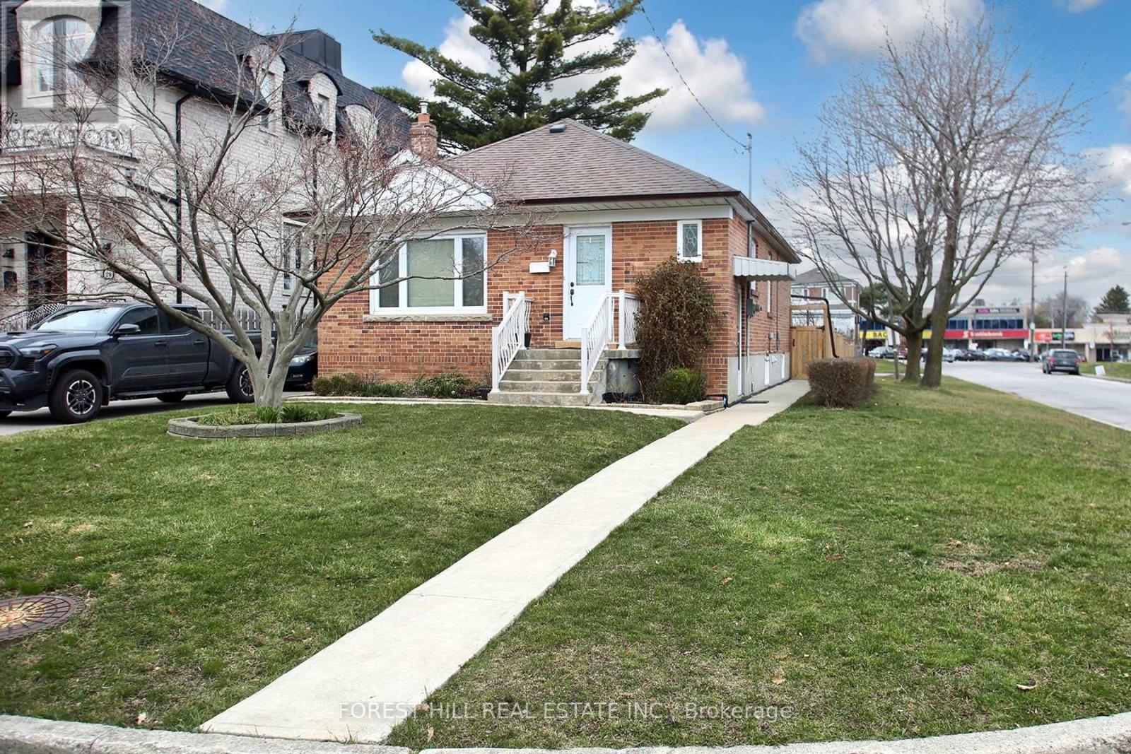 26 Alexis Boulevard, Toronto, Ontario  M3H 2P4 - Photo 2 - C12404648