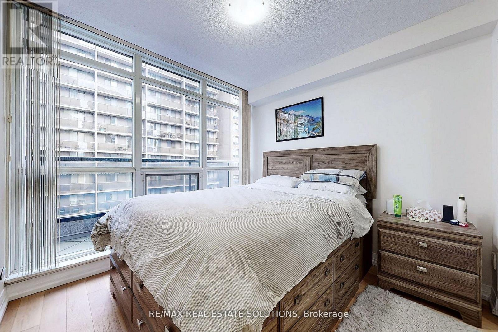 710 - 25 Carlton Street, Toronto, Ontario  M5B 1L4 - Photo 10 - C12404724