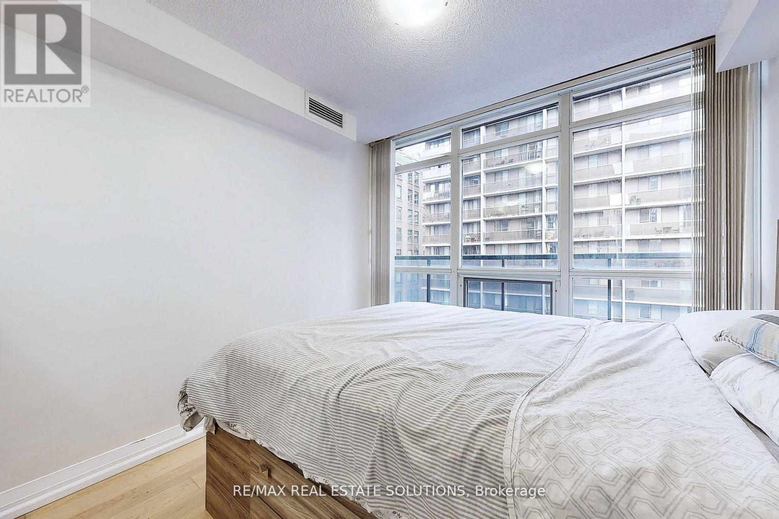 710 - 25 Carlton Street, Toronto, Ontario  M5B 1L4 - Photo 12 - C12404724