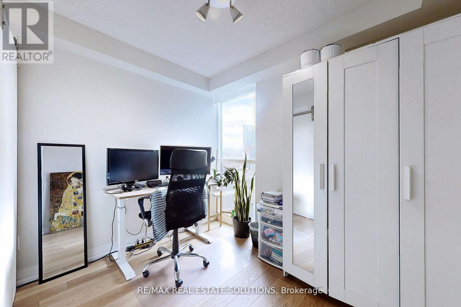 710 - 25 Carlton Street, Toronto, Ontario  M5B 1L4 - Photo 14 - C12404724