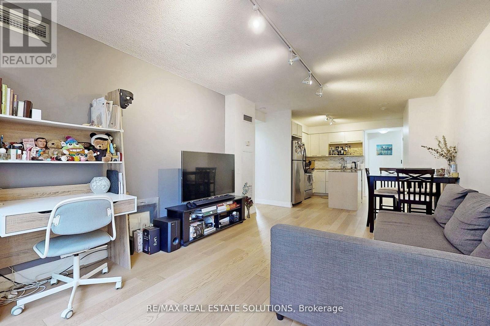 710 - 25 Carlton Street, Toronto, Ontario  M5B 1L4 - Photo 4 - C12404724