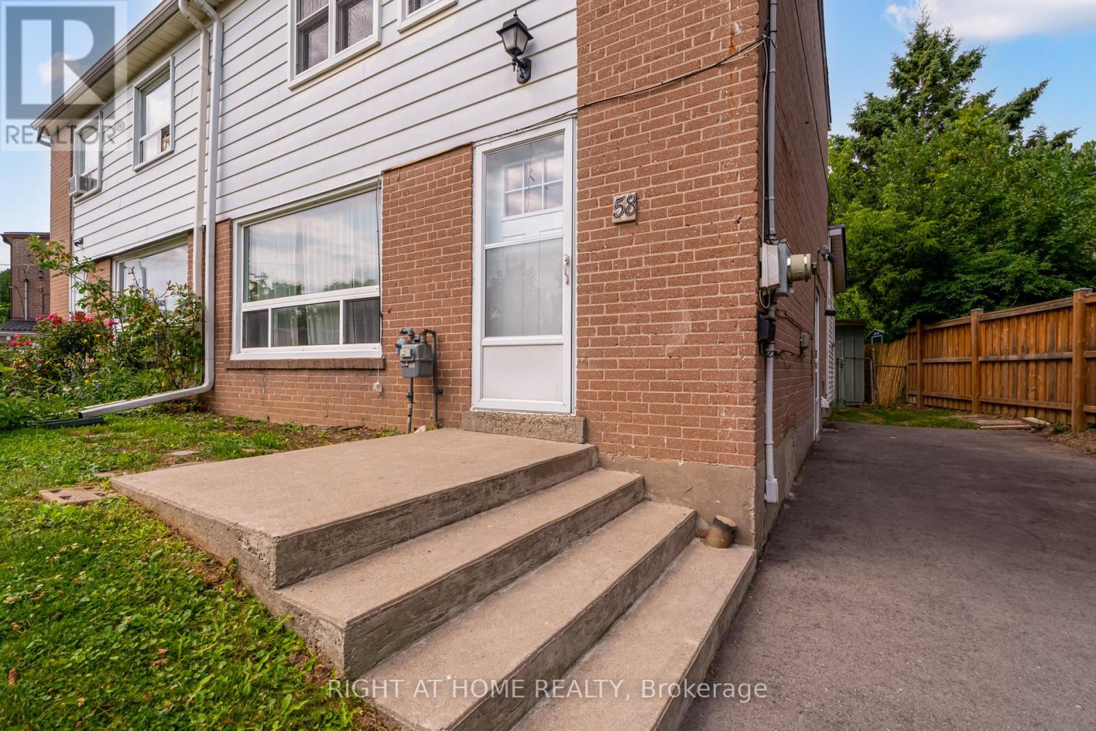 58 Anaconda Avenue, Toronto, Ontario  M1L 4M2 - Photo 2 - E12404576