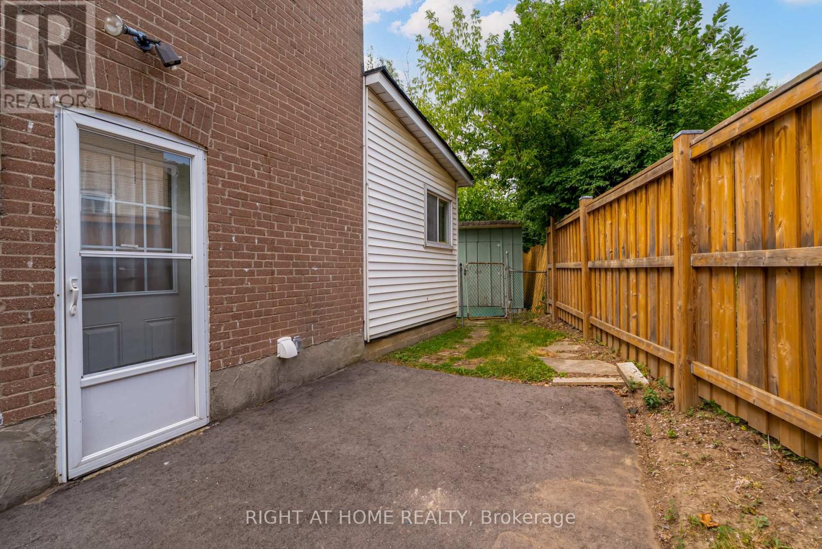 58 Anaconda Avenue, Toronto, Ontario  M1L 4M2 - Photo 3 - E12404576