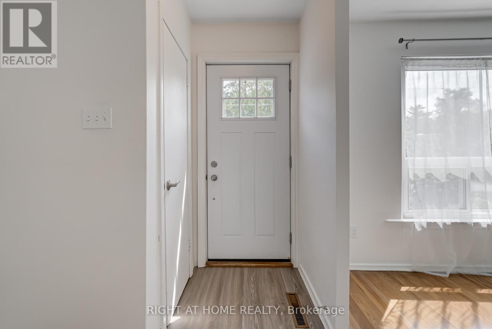 58 Anaconda Avenue, Toronto, Ontario  M1L 4M2 - Photo 4 - E12404576