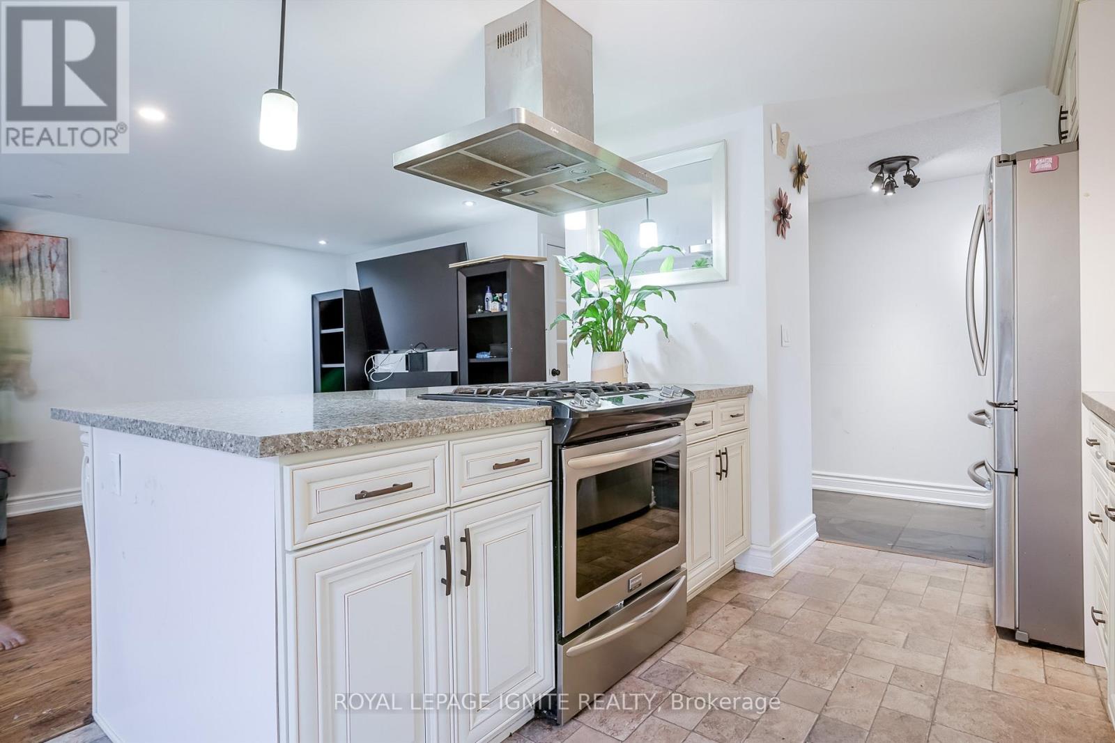 754 Downview Crescent, Oshawa, Ontario  L1H 7W3 - Photo 14 - E12404675