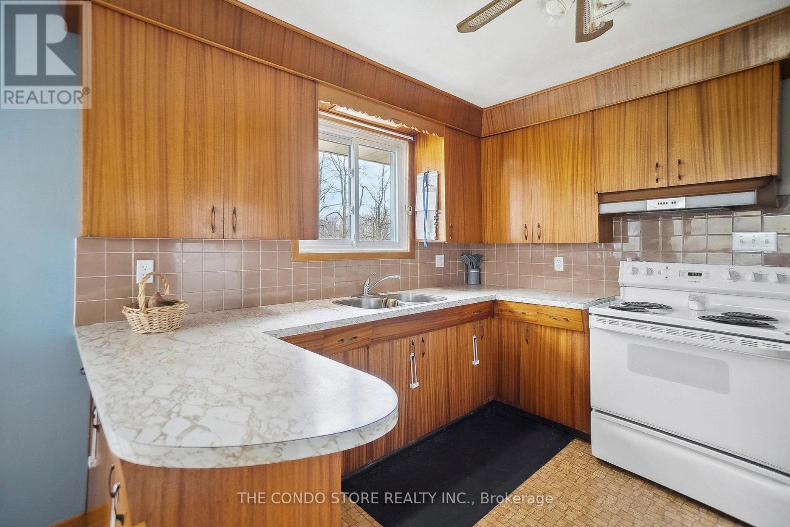 283 Inman Road, Haldimand (Dunnville), Ontario  N1A 2W5 - Photo 11 - X12404532