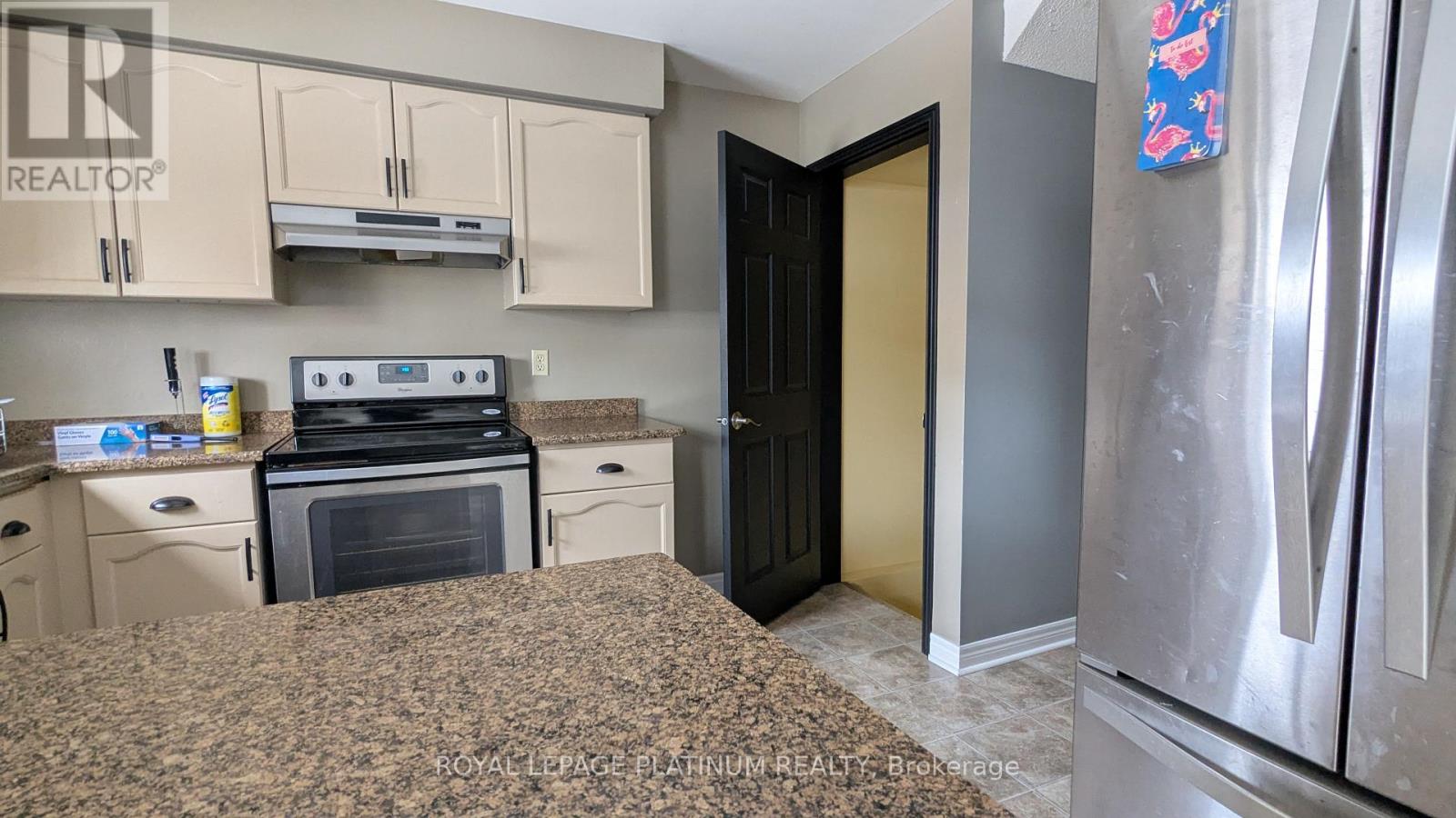 1914 Marconi Boulevard, London East, Ontario  N5V 4T5 - Photo 5 - X12404556