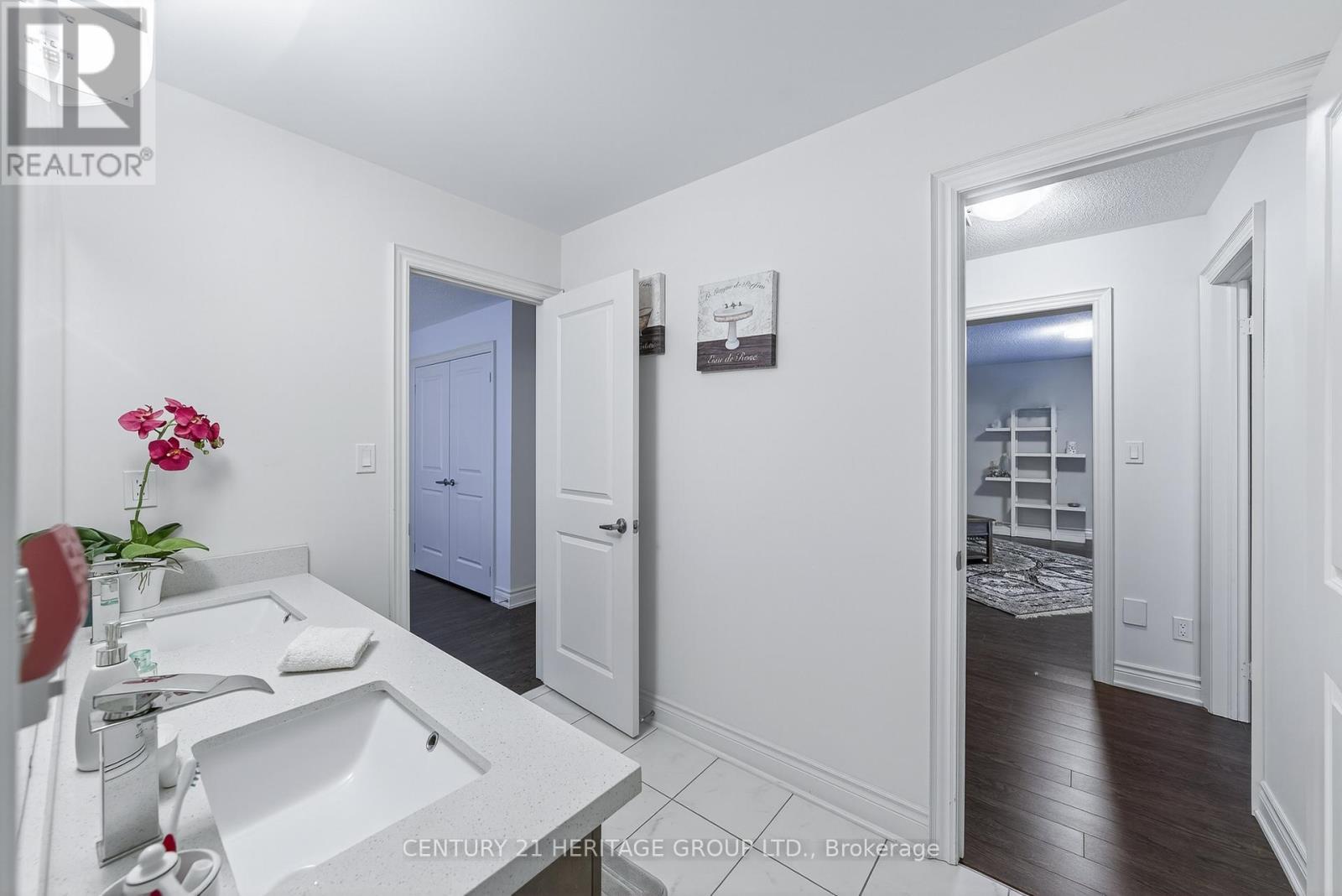 90 Gibson Circle, Bradford West Gwillimbury, Ontario  L3Z 0W9 - Photo 32 - N12404662
