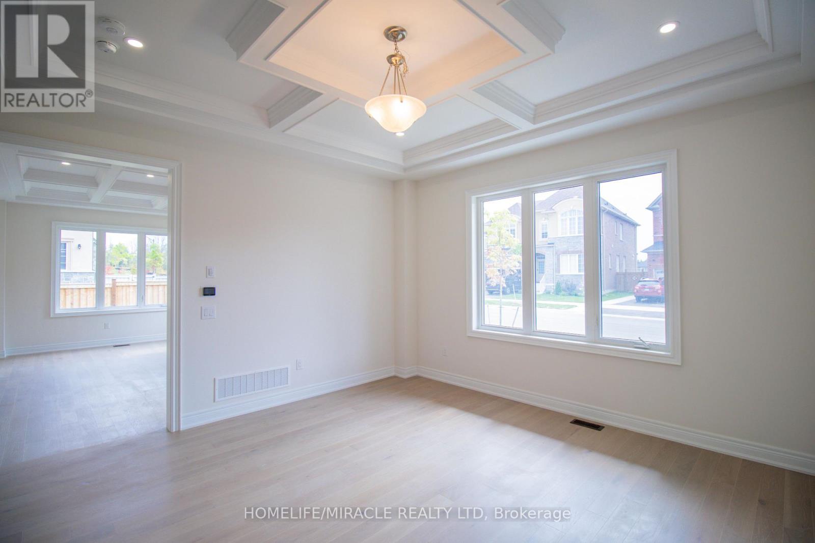126 Petal Avenue, East Gwillimbury (Queensville), Ontario  L9N 0Y4 - Photo 9 - N12404687