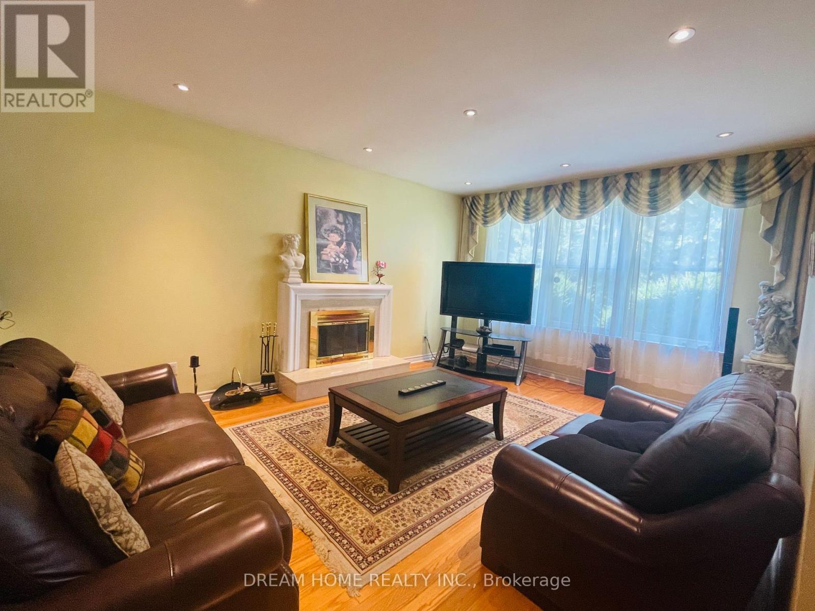 93 Babcombe Drive, Markham, Ontario  L3T 1M9 - Photo 2 - N12404722