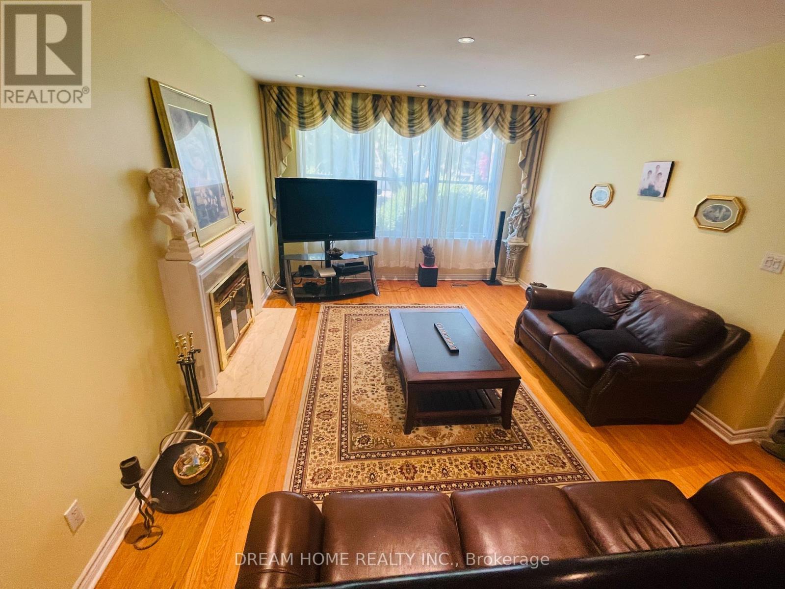 93 Babcombe Drive, Markham, Ontario  L3T 1M9 - Photo 3 - N12404722