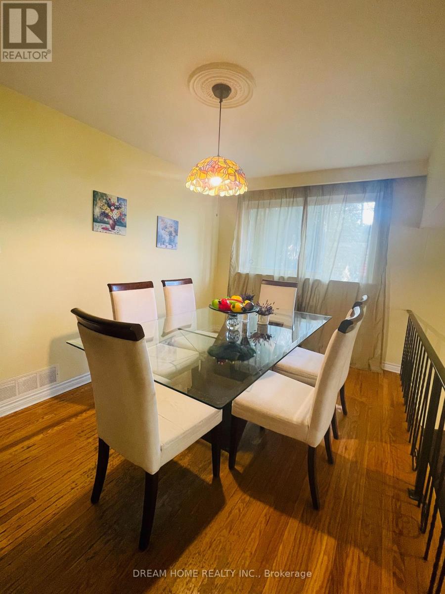 93 Babcombe Drive, Markham, Ontario  L3T 1M9 - Photo 4 - N12404722