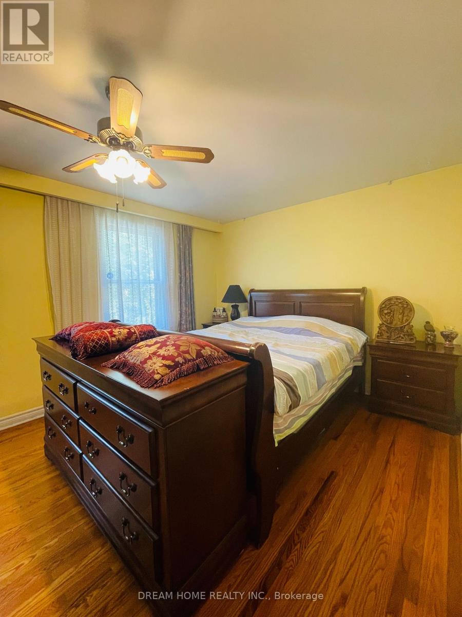 93 Babcombe Drive, Markham, Ontario  L3T 1M9 - Photo 5 - N12404722