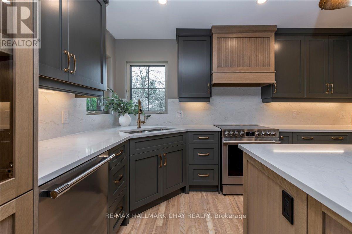 32 Forest Hill Drive, Springwater, Ontario  L0L 1X0 - Photo 7 - S12404656