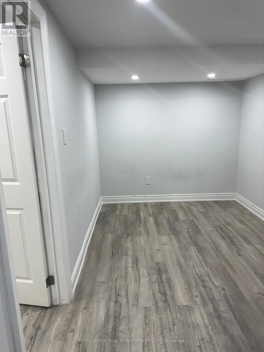 Bsmt - 858 Khan Crescent, Mississauga, Ontario  L5V 2R4 - Photo 14 - W12404632