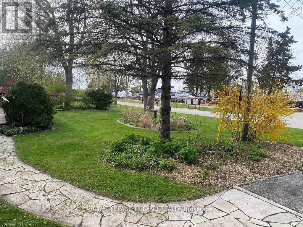 7575 Biddulph Street, Lambton Shores, Ontario  N0M 2L0 - Photo 38 - X12404749