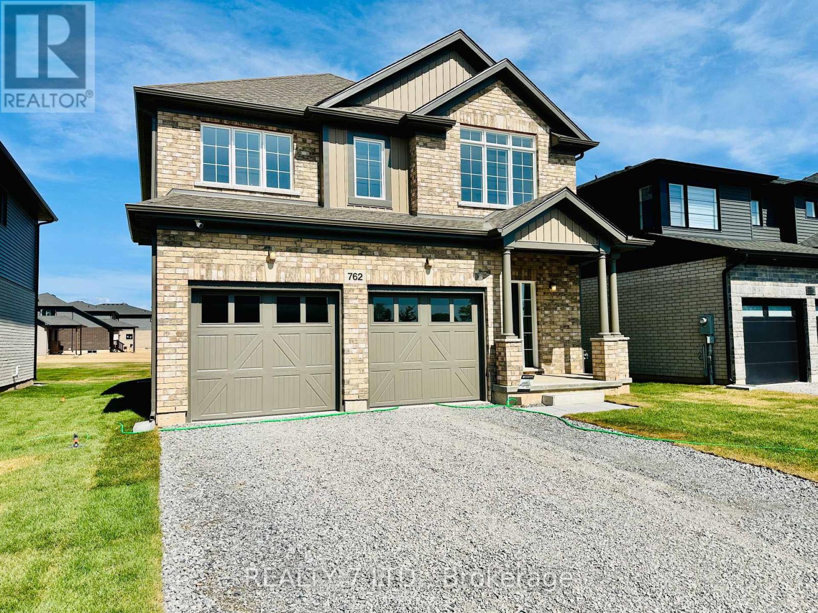 762 Bradford Avenue, Fort Erie, Ontario  L2A 0H3 - Photo 1 - X12319916