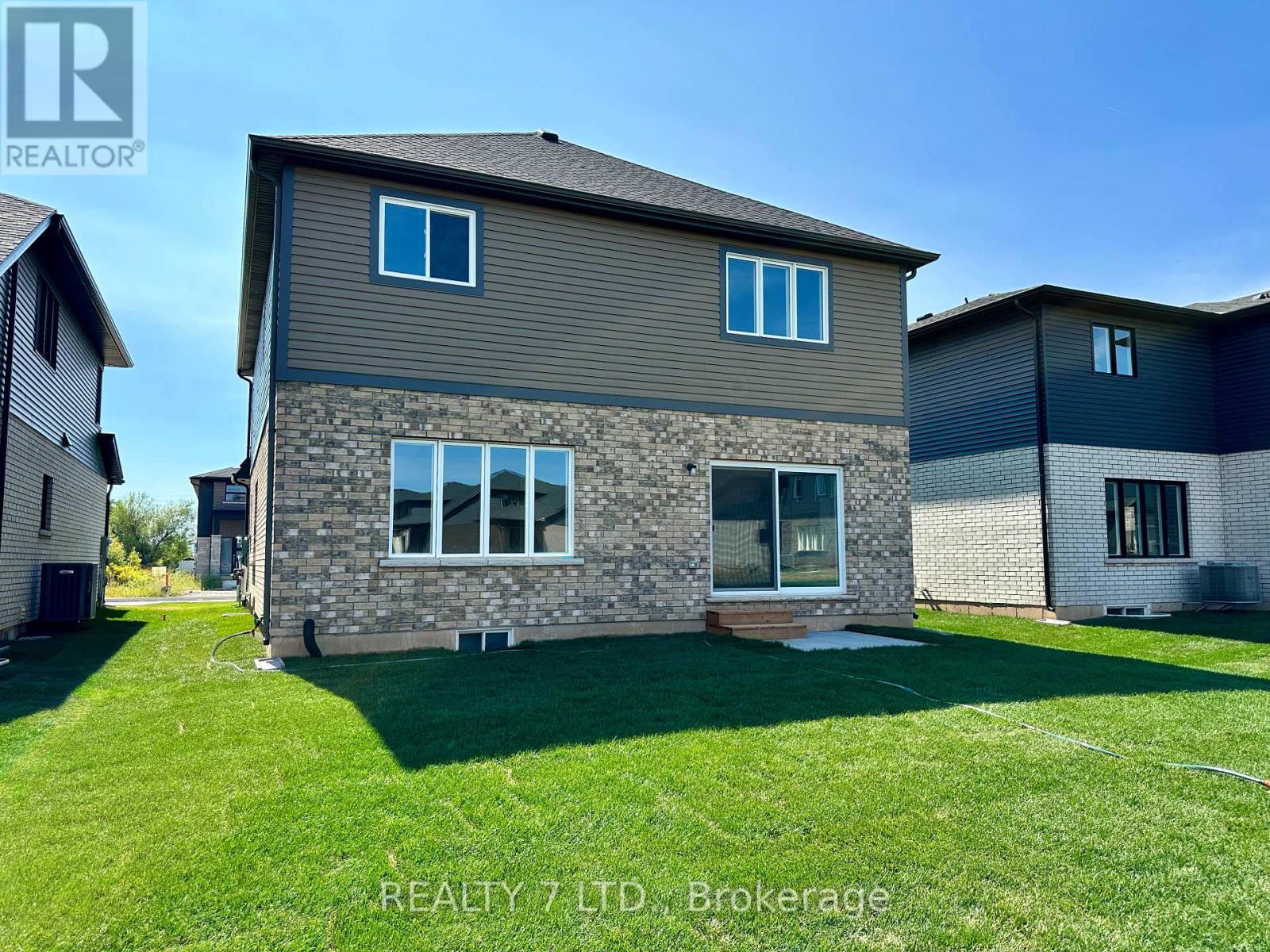 762 Bradford Avenue, Fort Erie, Ontario  L2A 0H3 - Photo 2 - X12319916