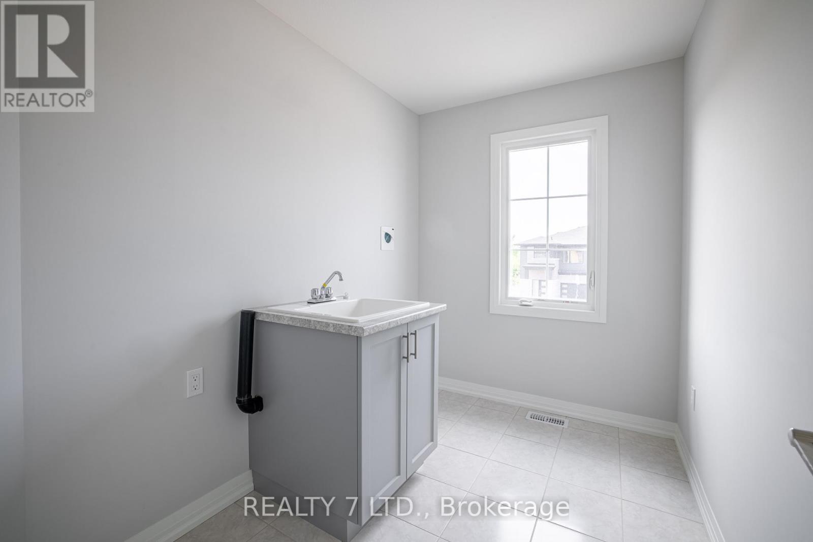 762 Bradford Avenue, Fort Erie, Ontario  L2A 0H3 - Photo 22 - X12319916