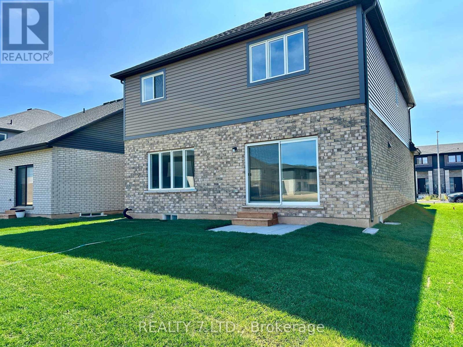 762 Bradford Avenue, Fort Erie, Ontario  L2A 0H3 - Photo 3 - X12319916