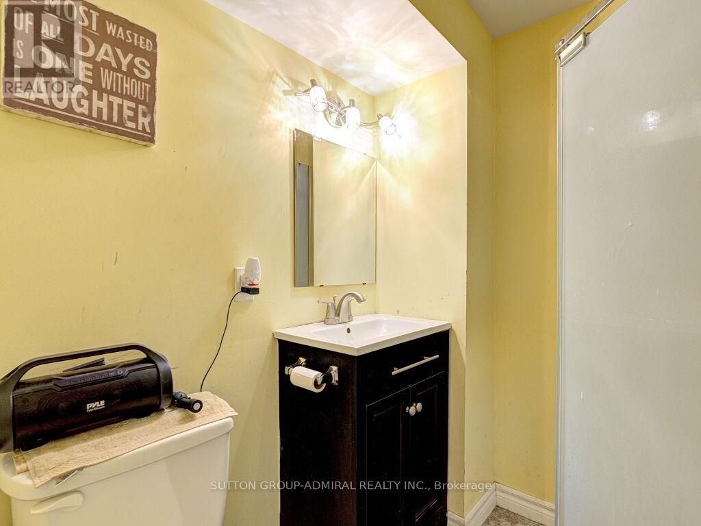 110 Foster Crescent, Brampton, Ontario  L6V 3M8 - Photo 32 - W12371047