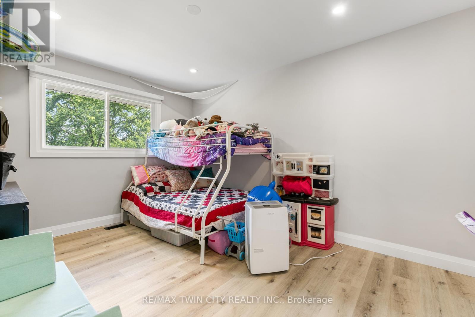 1067 Bernhardt Street, Cambridge, Ontario  N3H 2X9 - Photo 13 - X12404589