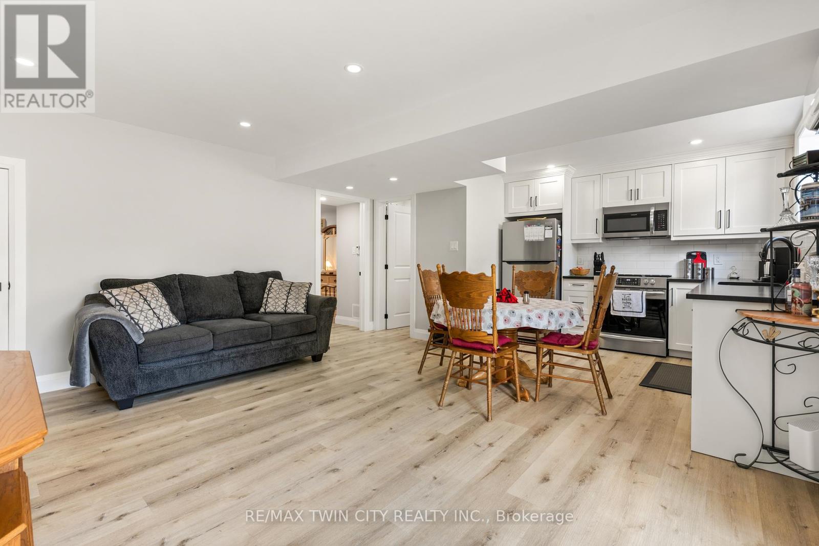 1067 Bernhardt Street, Cambridge, Ontario  N3H 2X9 - Photo 21 - X12404589