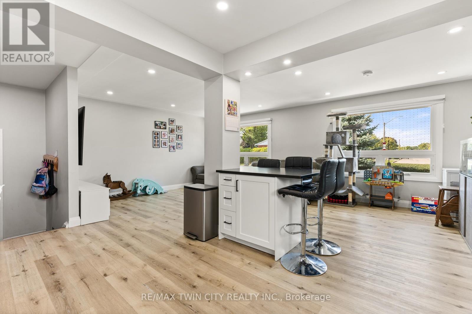 1067 Bernhardt Street, Cambridge, Ontario  N3H 2X9 - Photo 9 - X12404589