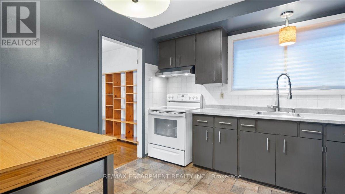 7 May Avenue, Belleville (Belleville Ward), Ontario  K8P 2N8 - Photo 11 - X12404642