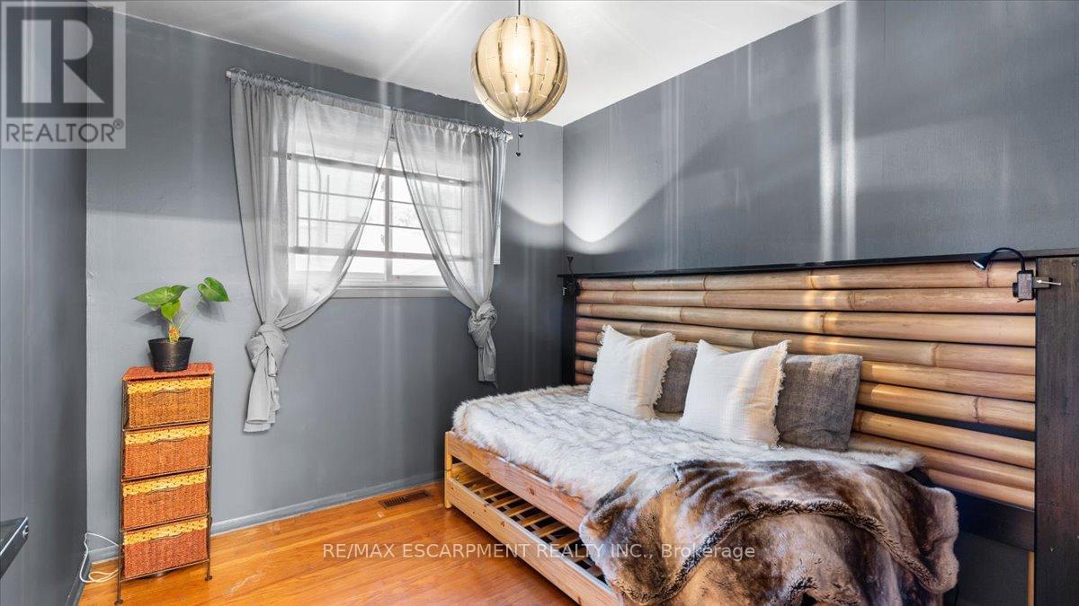 7 May Avenue, Belleville (Belleville Ward), Ontario  K8P 2N8 - Photo 12 - X12404642