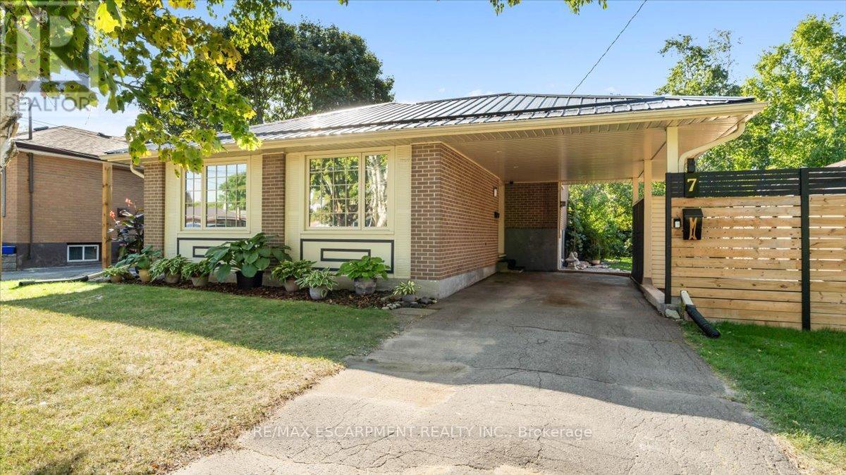 7 May Avenue, Belleville (Belleville Ward), Ontario  K8P 2N8 - Photo 2 - X12404642