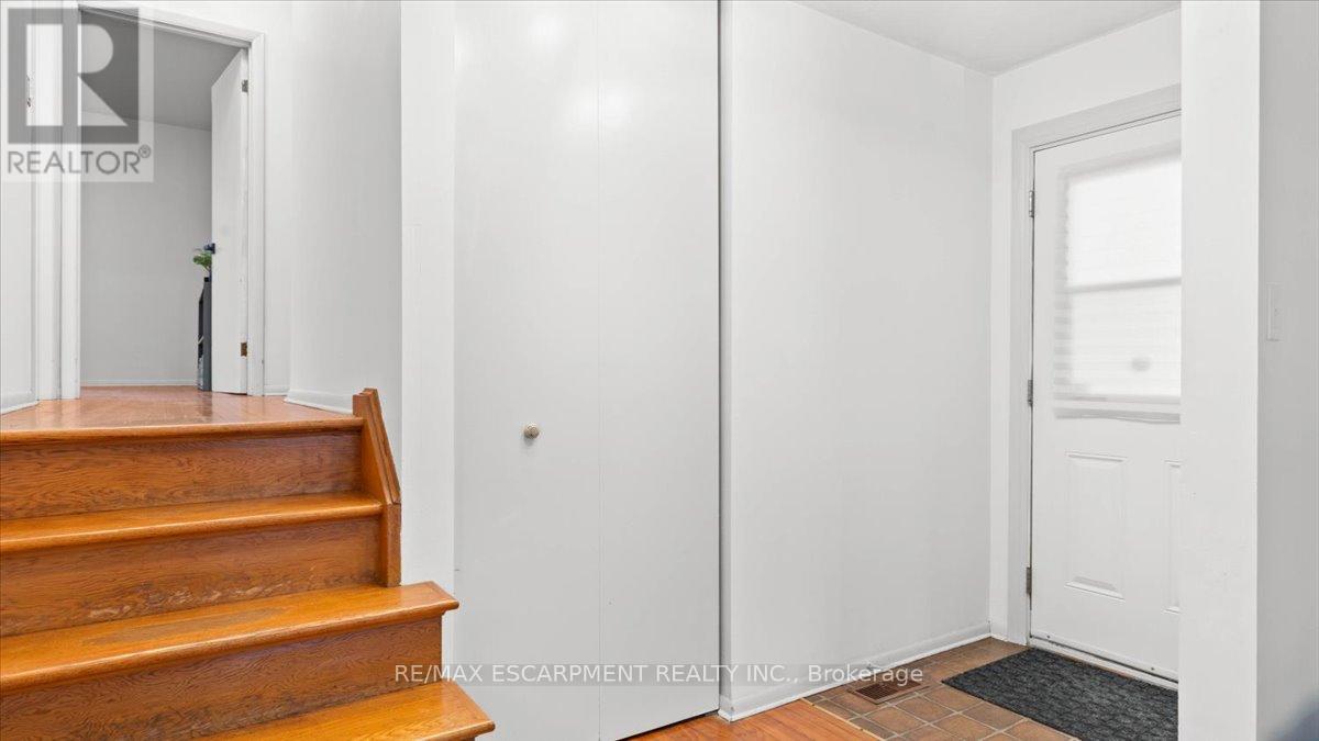7 May Avenue, Belleville (Belleville Ward), Ontario  K8P 2N8 - Photo 4 - X12404642