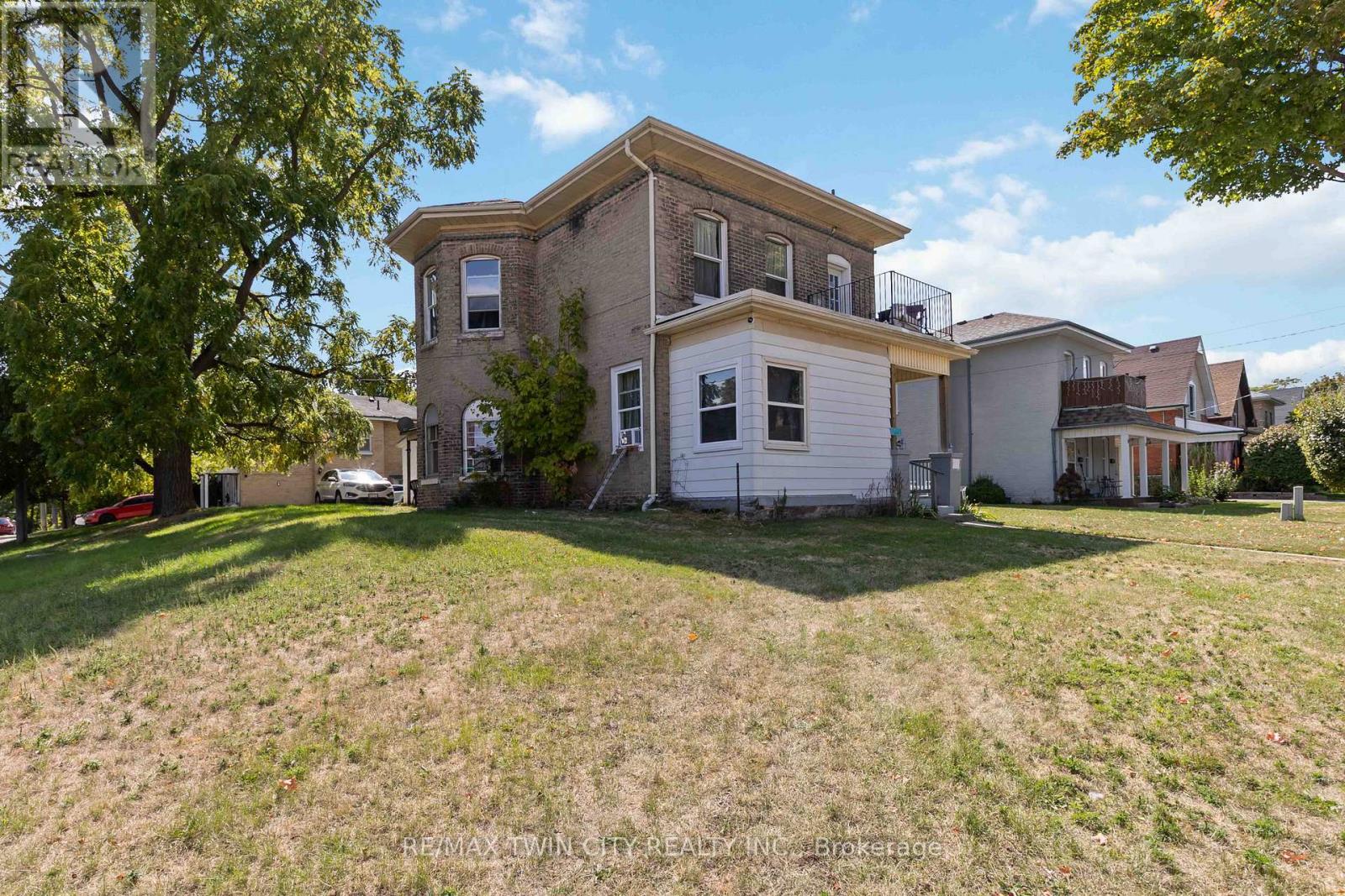 22 Park Avenue, Brant (Brantford Twp), Ontario  N3S 5H3 - Photo 2 - X12404685
