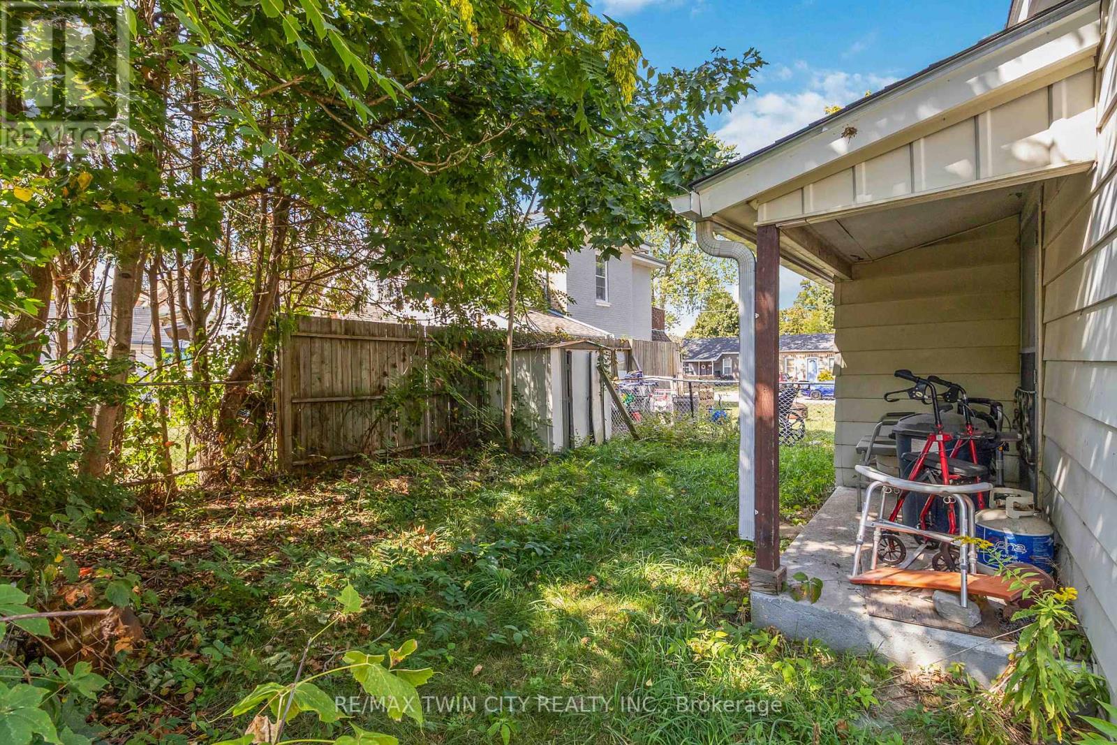 22 Park Avenue, Brant (Brantford Twp), Ontario  N3S 5H3 - Photo 3 - X12404685