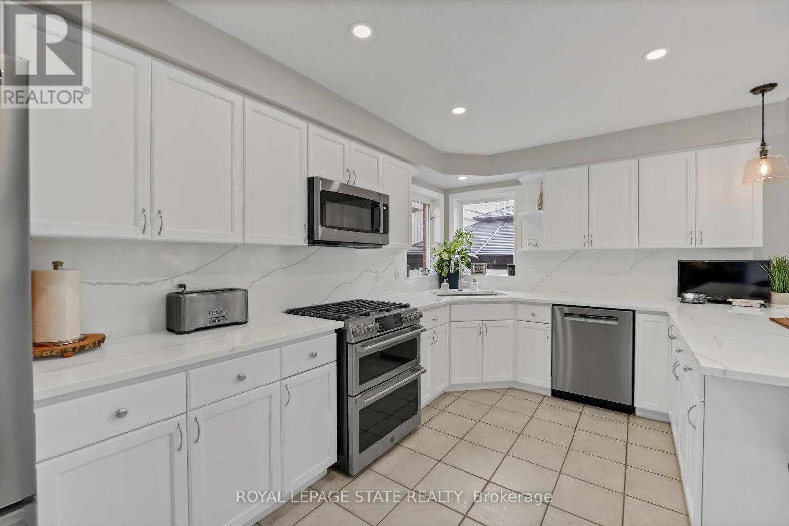 60 Gage Street, Grimsby, Ontario  L3M 5E4 - Photo 21 - X12404731