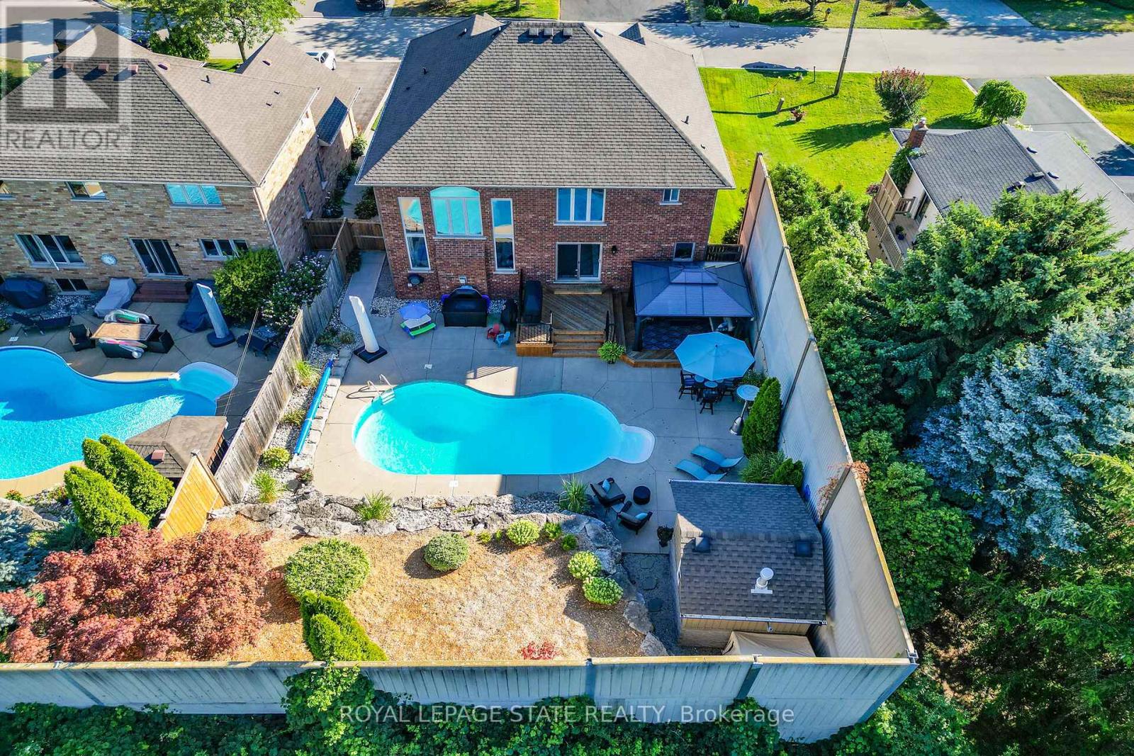 60 Gage Street, Grimsby, Ontario  L3M 5E4 - Photo 3 - X12404731