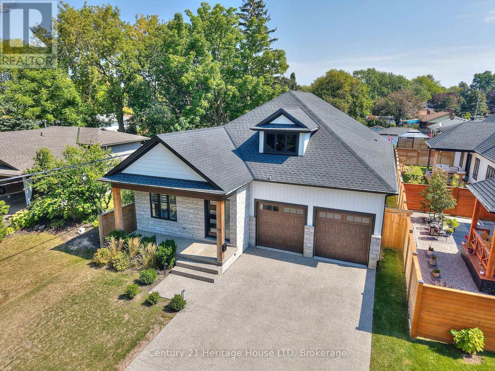 Property at 42 AQUADALE DRIVE image 3
