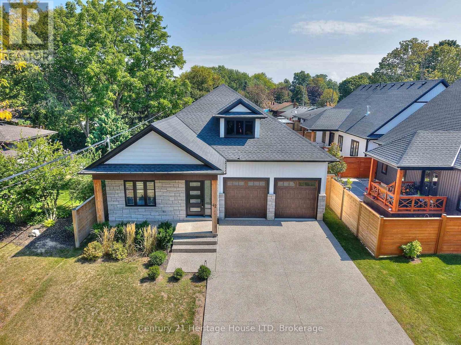 Property at 42 AQUADALE DRIVE image 4