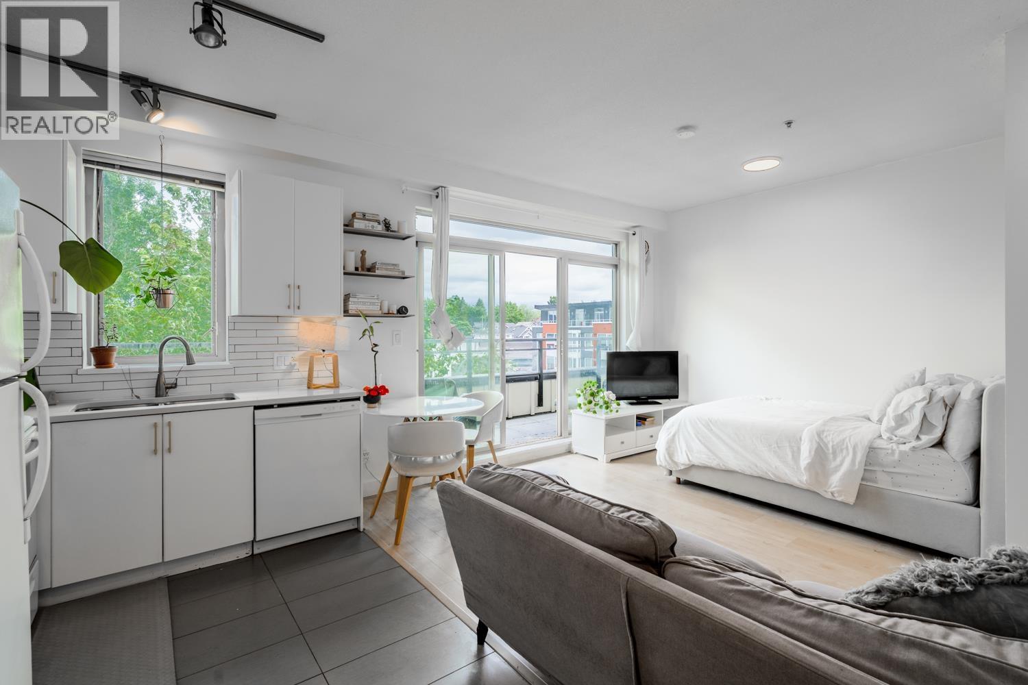 Ph1 688 E 17th Avenue, Vancouver, British Columbia  V5V 0A8 - Photo 2 - R3047801