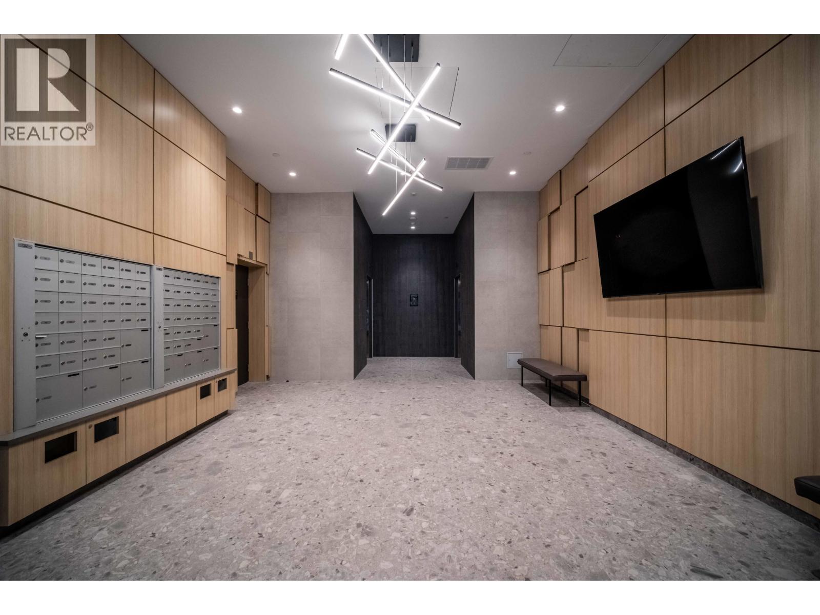 802 2992 GLEN DRIVE, Coquitlam, British Columbia