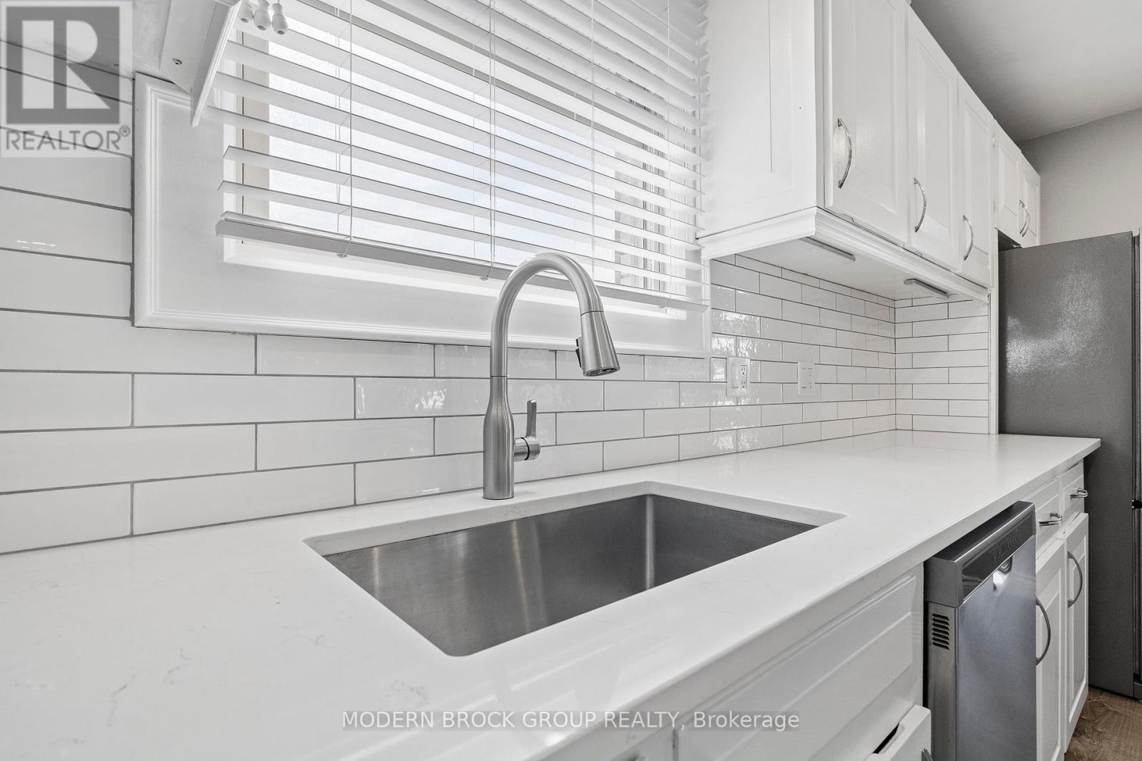 19 Amy Street, Brockville, Ontario  K6V 1V9 - Photo 10 - X12404753
