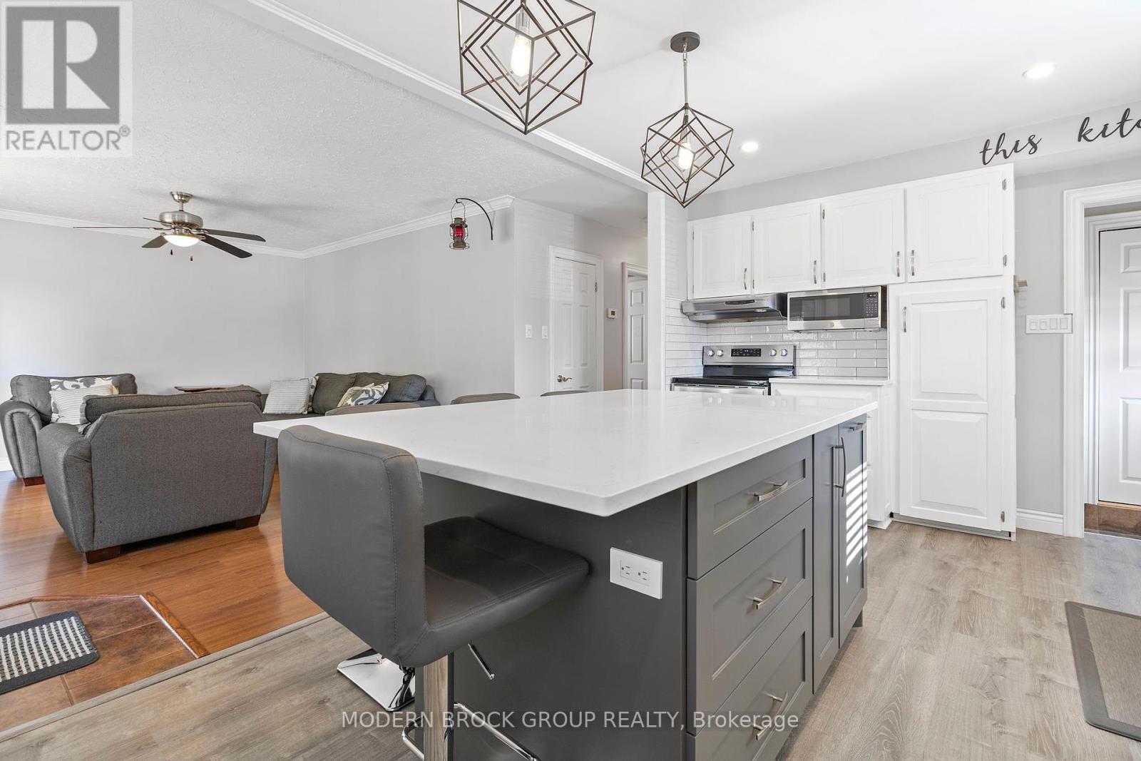 19 Amy Street, Brockville, Ontario  K6V 1V9 - Photo 11 - X12404753