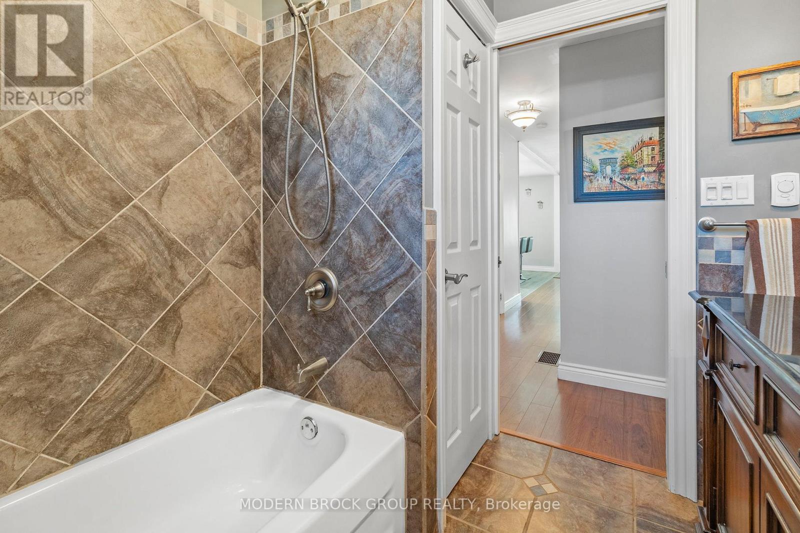 19 Amy Street, Brockville, Ontario  K6V 1V9 - Photo 24 - X12404753