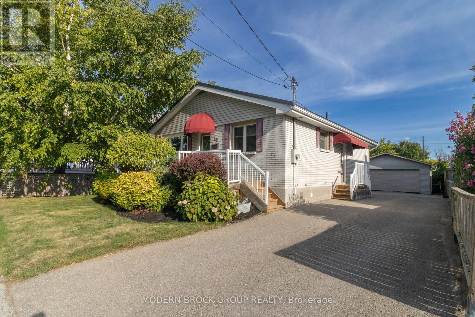 19 Amy Street, Brockville, Ontario  K6V 1V9 - Photo 3 - X12404753