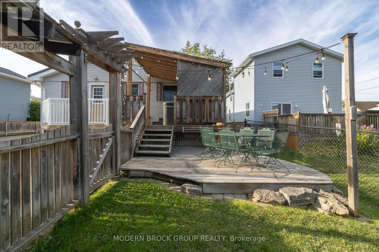 19 Amy Street, Brockville, Ontario  K6V 1V9 - Photo 37 - X12404753