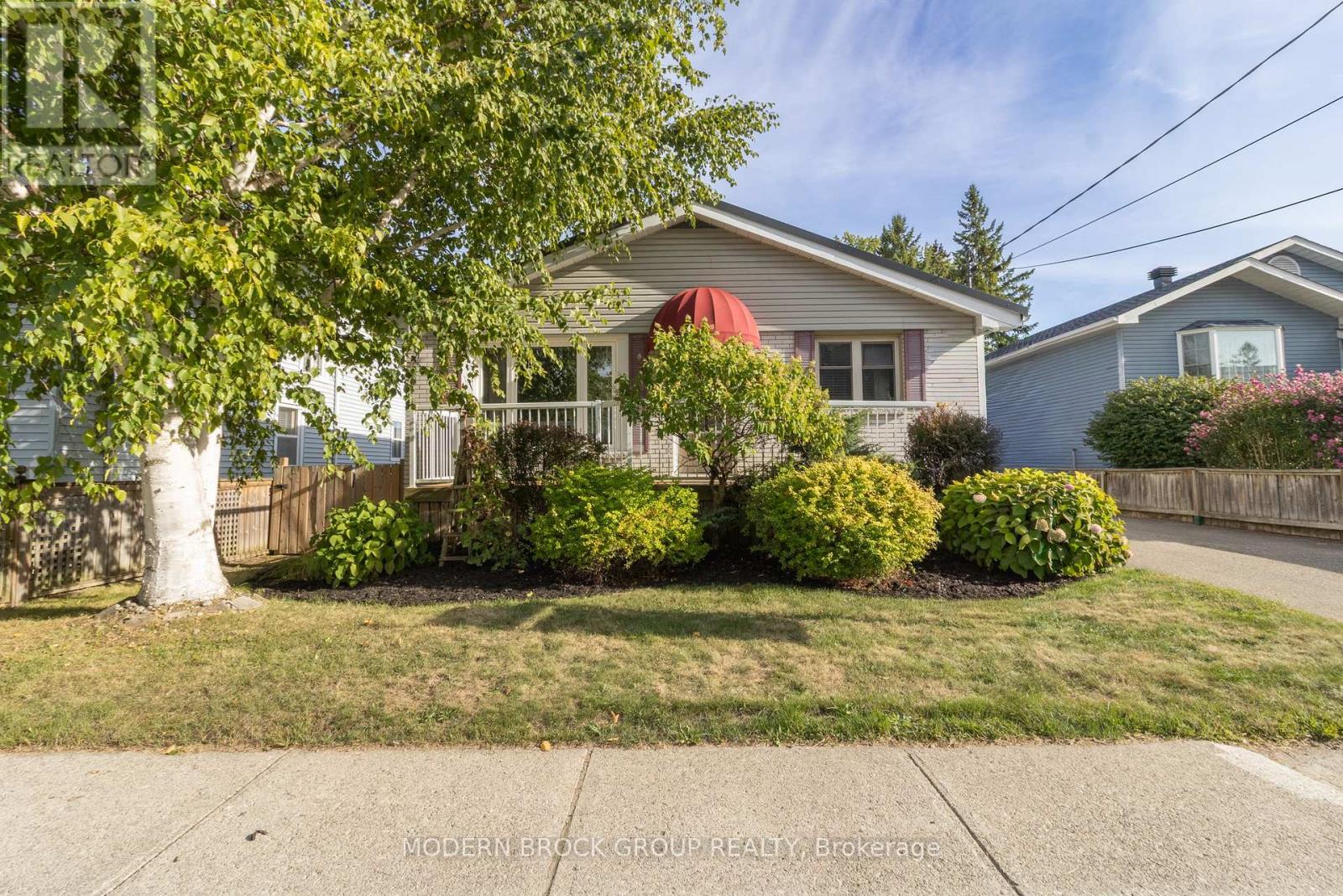 19 Amy Street, Brockville, Ontario  K6V 1V9 - Photo 4 - X12404753