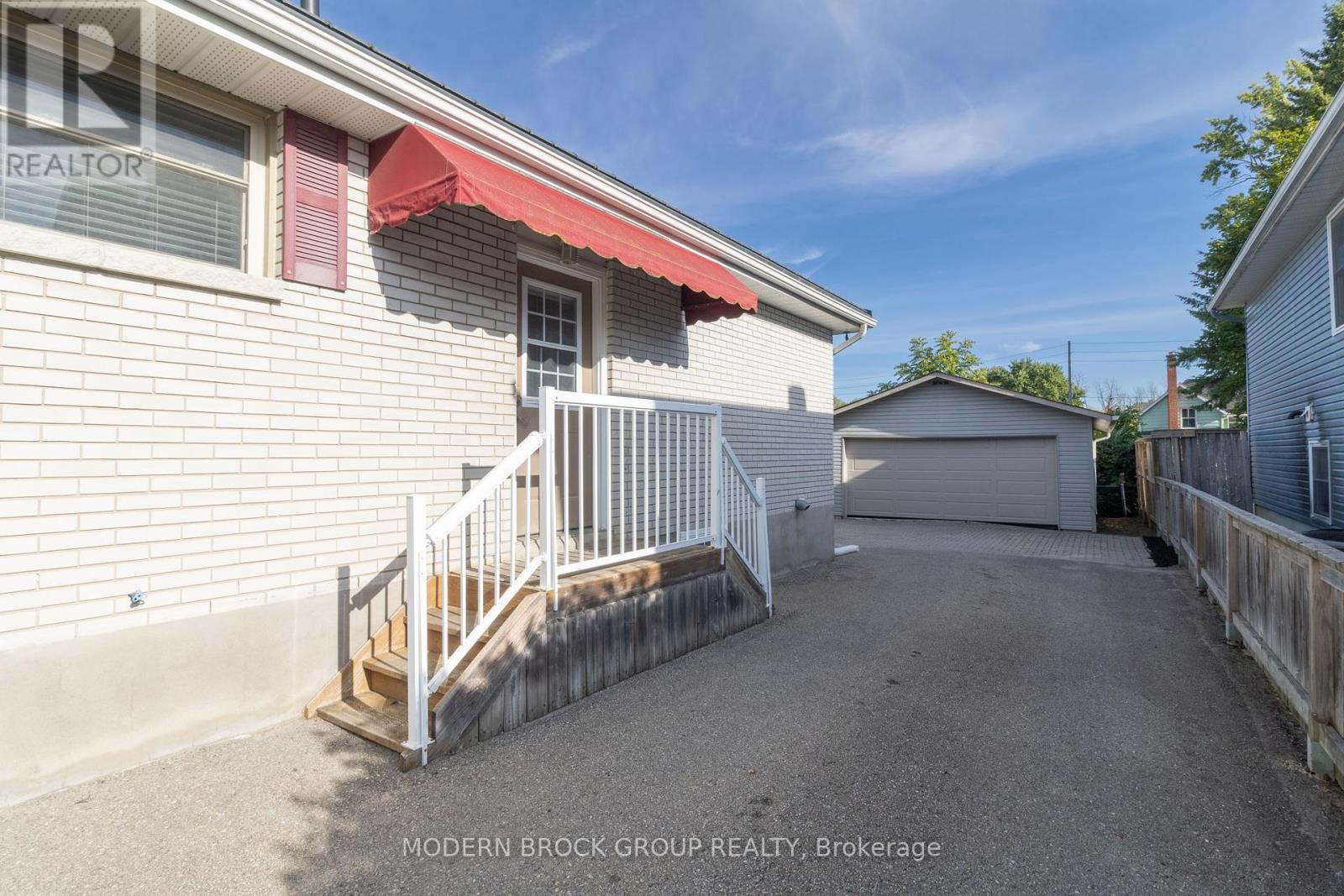 19 Amy Street, Brockville, Ontario  K6V 1V9 - Photo 5 - X12404753