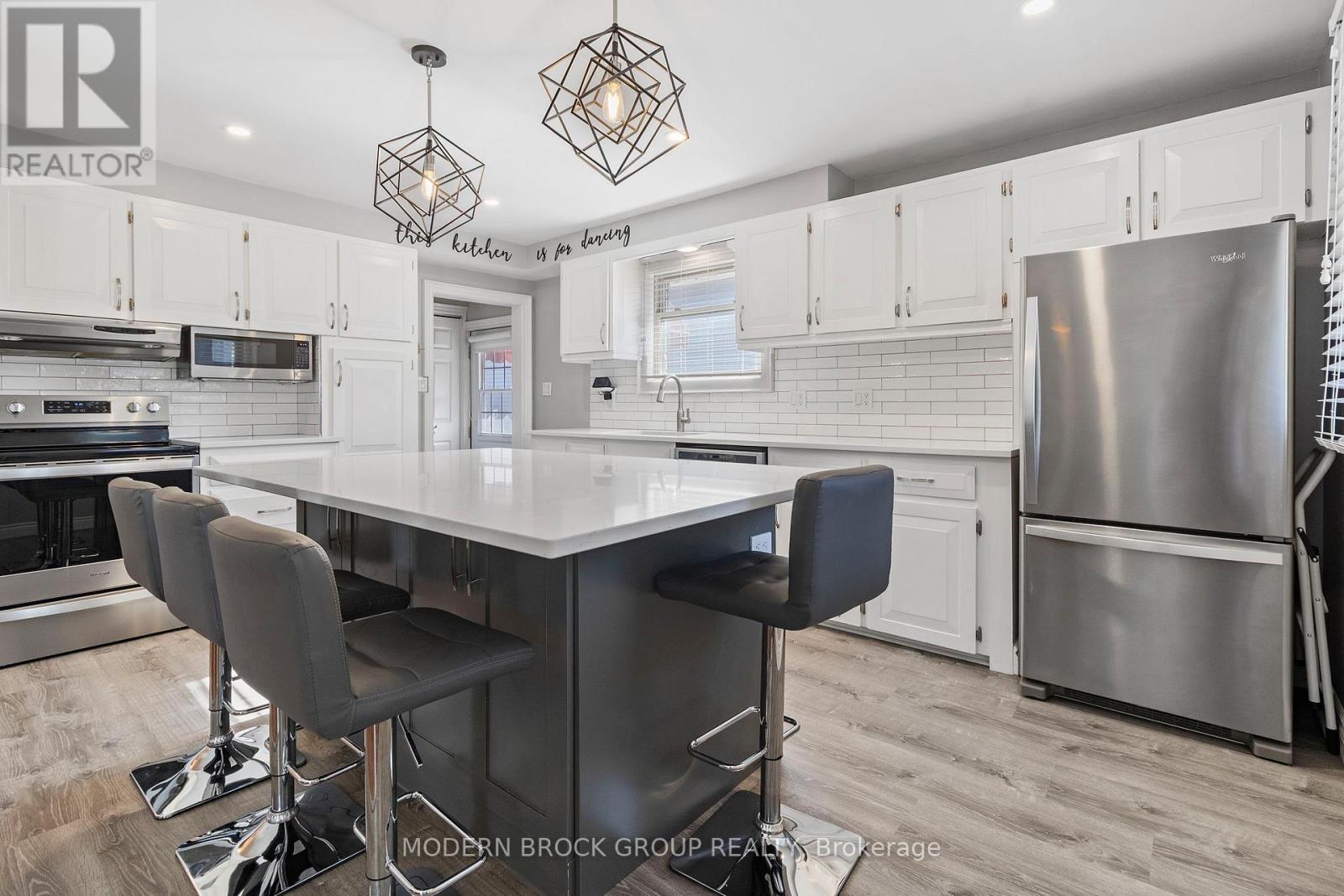 19 Amy Street, Brockville, Ontario  K6V 1V9 - Photo 7 - X12404753