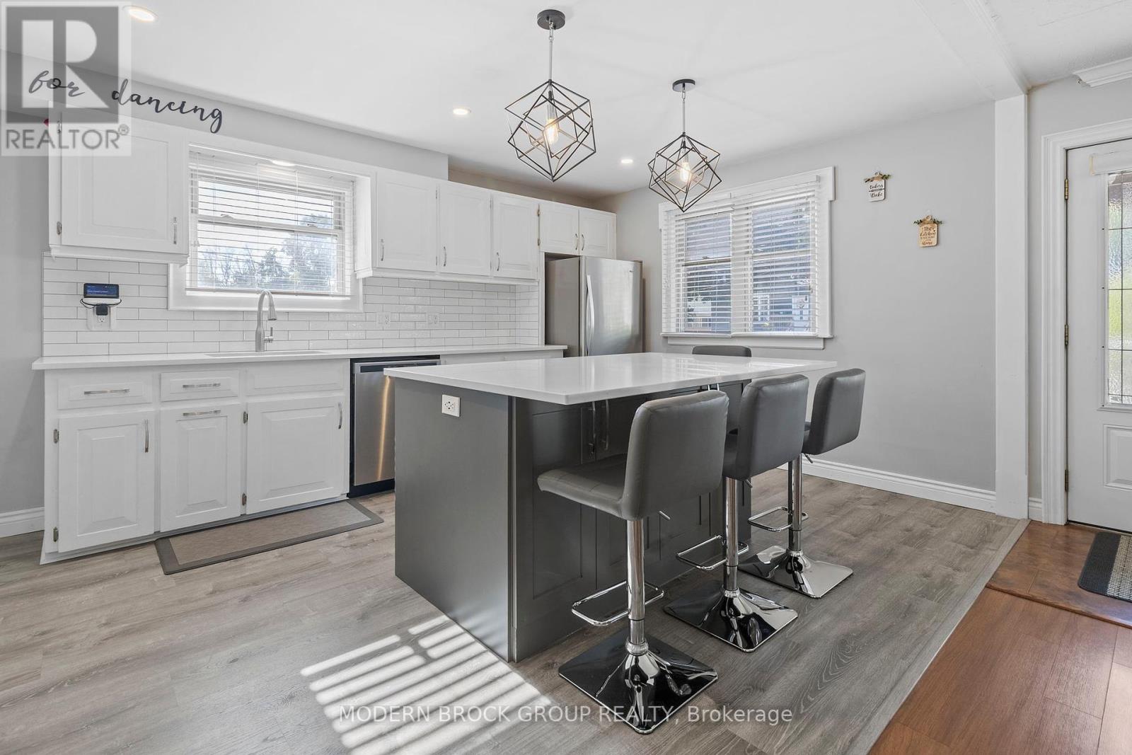 19 Amy Street, Brockville, Ontario  K6V 1V9 - Photo 8 - X12404753
